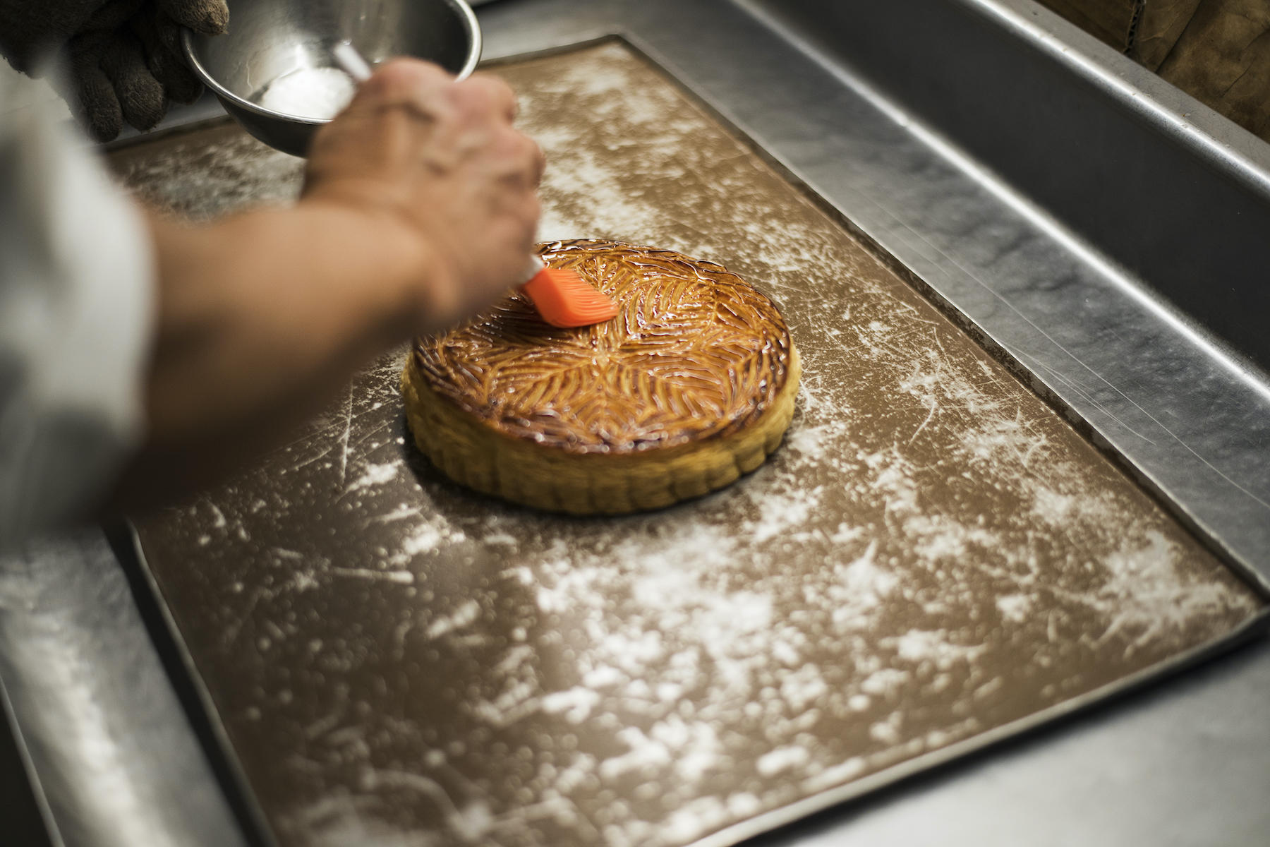 表面にシロップを塗る