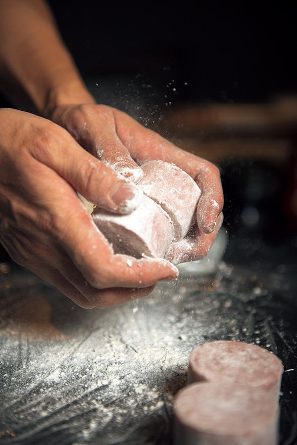 薄力粉と卵を薄くつける