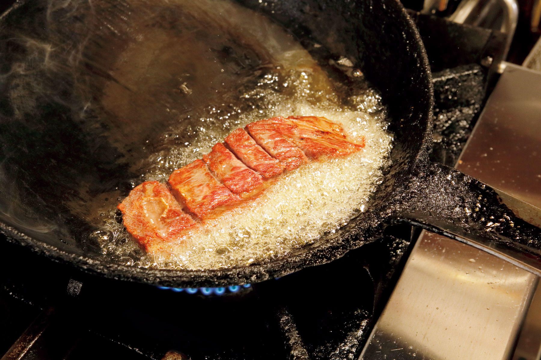 肉好きを魅了する ル キャトーズィエム の揚げ焼きステーキ 今日 なにつくる 公式 Dancyu ダンチュウ