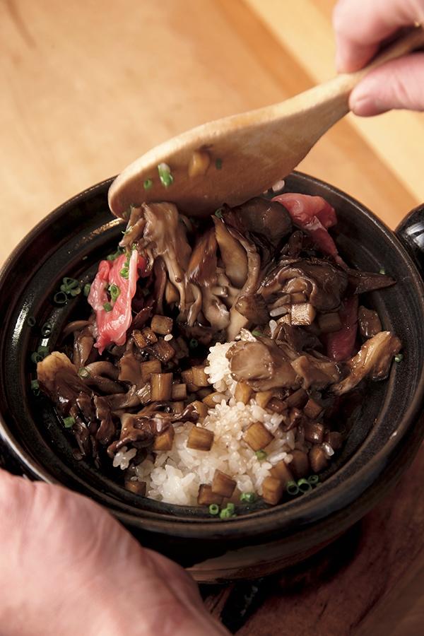 肉と具材を混ぜる