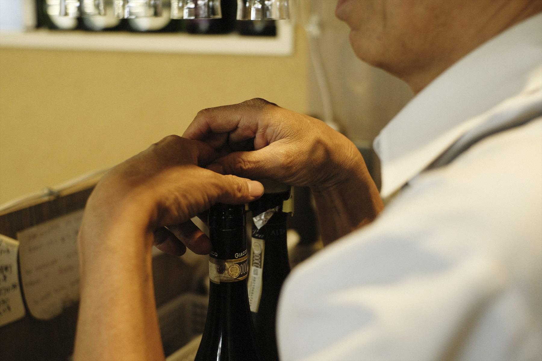 ソムリエの手