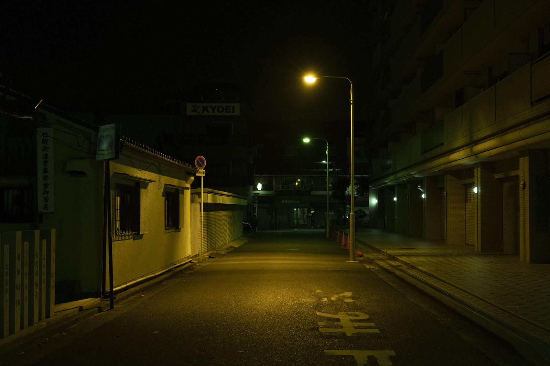 人気のない道