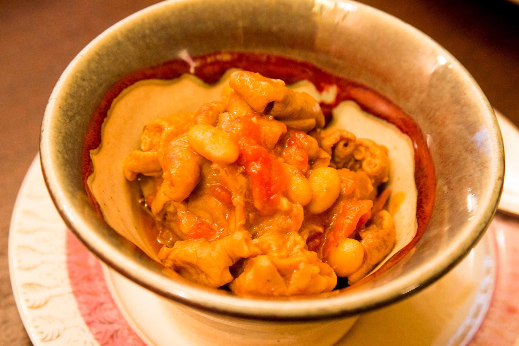 黒豚モツと佐渡のお豆の煮込み