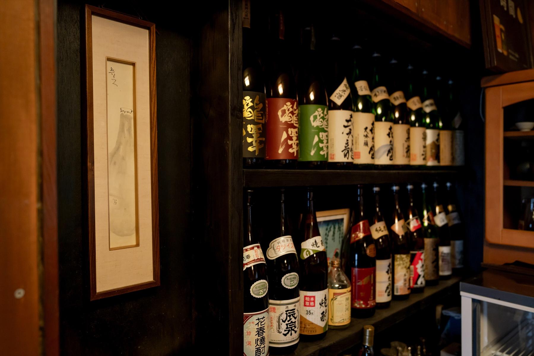 カウンターの日本酒