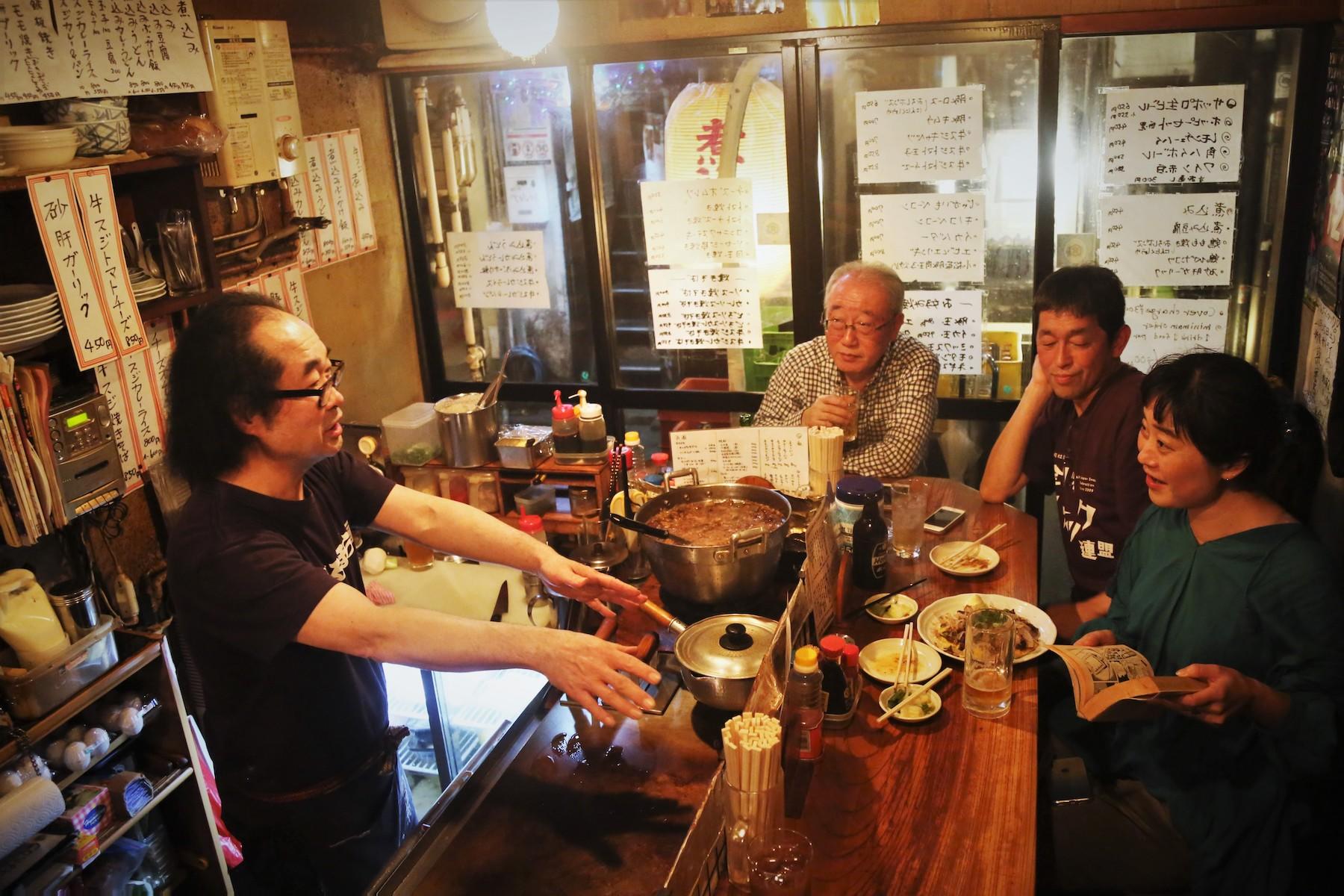 新宿ゴールデン街は 私にとっての魔境である おんなふたりの 往復酒簡 公式 Dancyu ダンチュウ