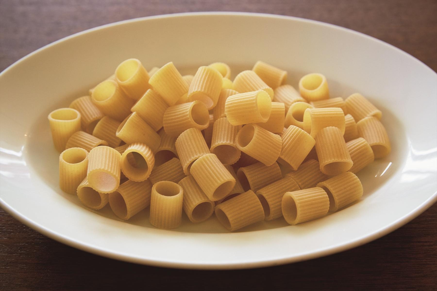 パスタを茹でる