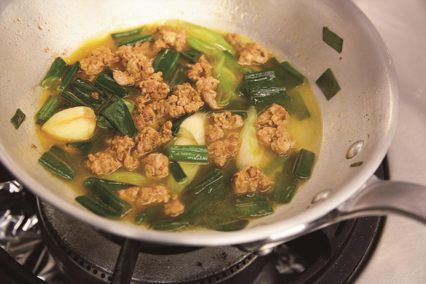 葉玉ねぎを加える