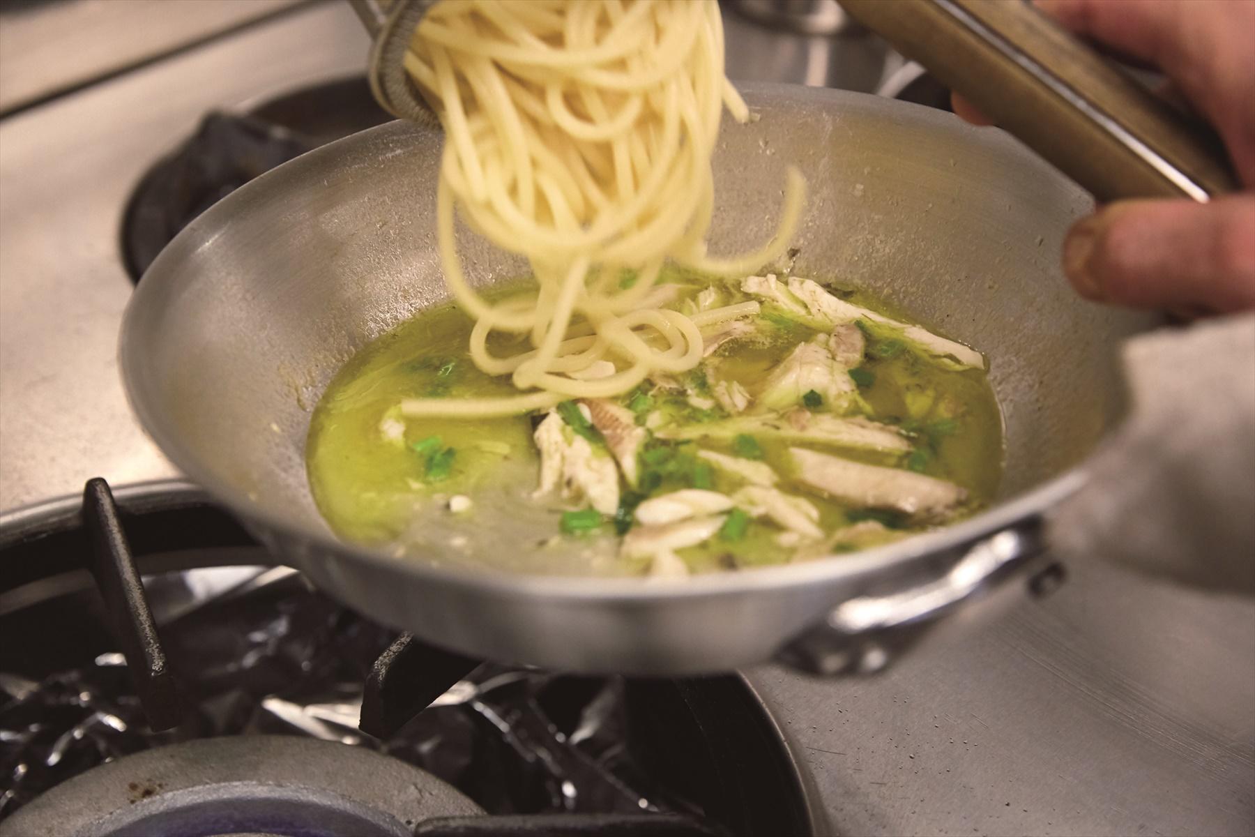 川魚とクレソンのスパゲッティ オステリア デッロ スクード のパスタレシピ 公式 Dancyu ダンチュウ