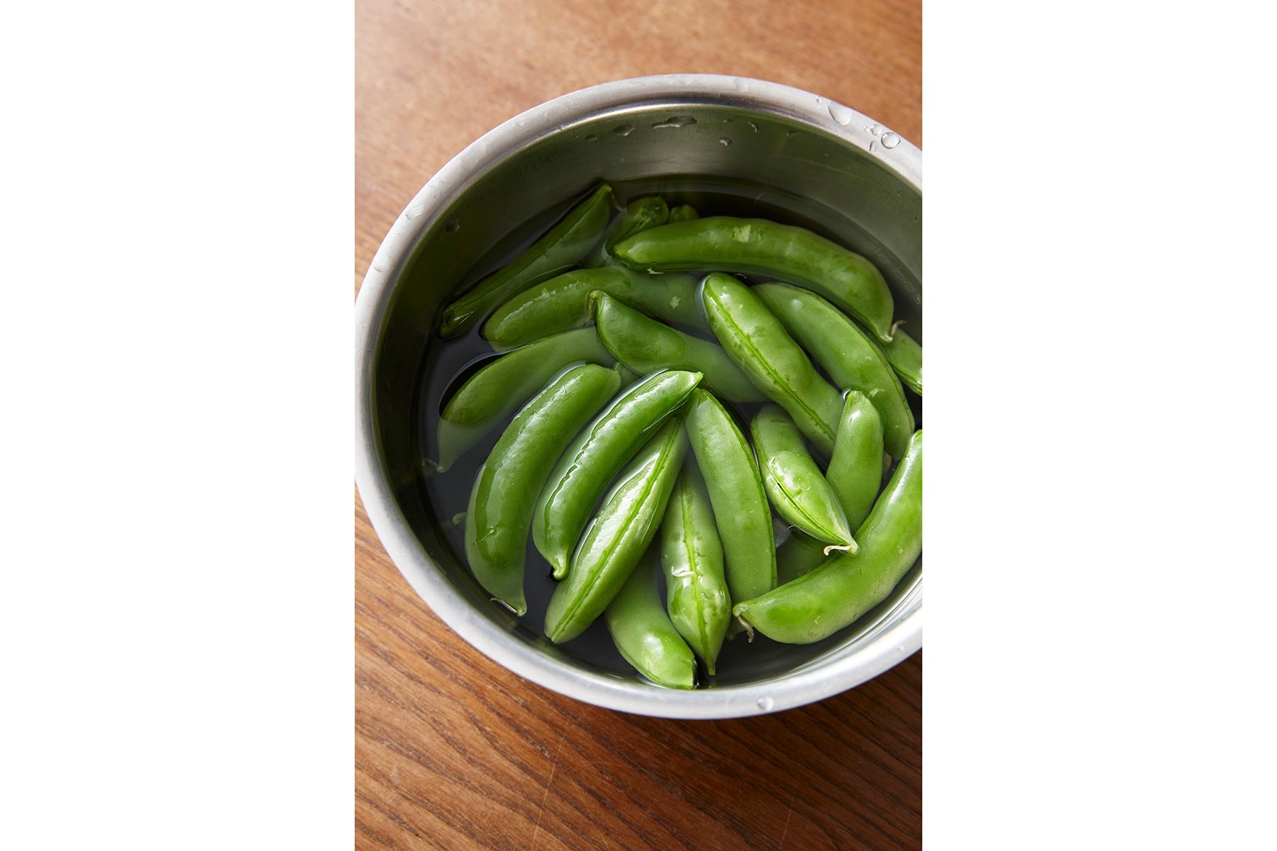 スナップえんどうをゆでる