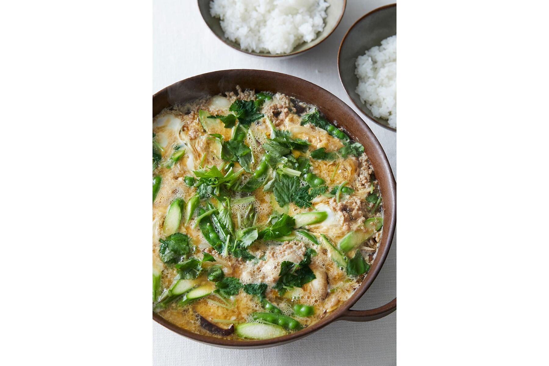 シャキシャキした野菜がおいしい“そぼろ親子丼”