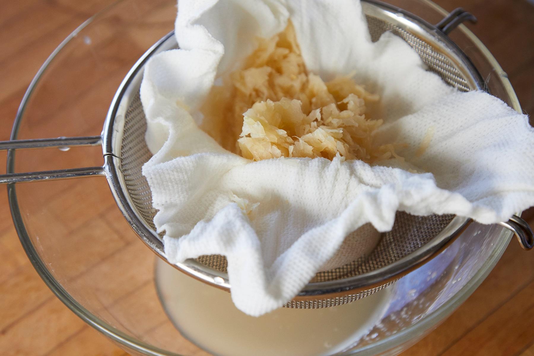 ザワ―クラウトを絞る