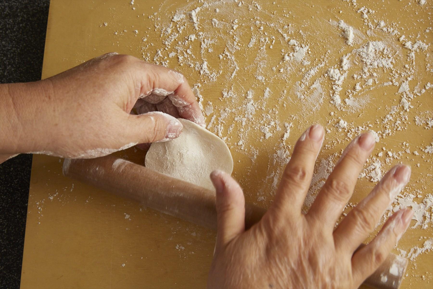 めん棒でのしていく