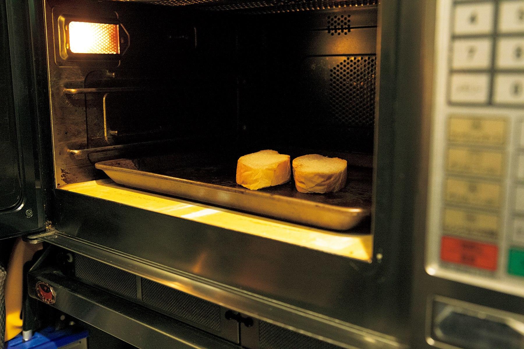 パンの水分を飛ばす