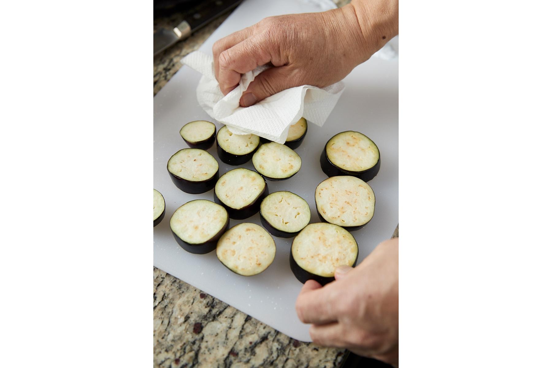 なすに塩をする