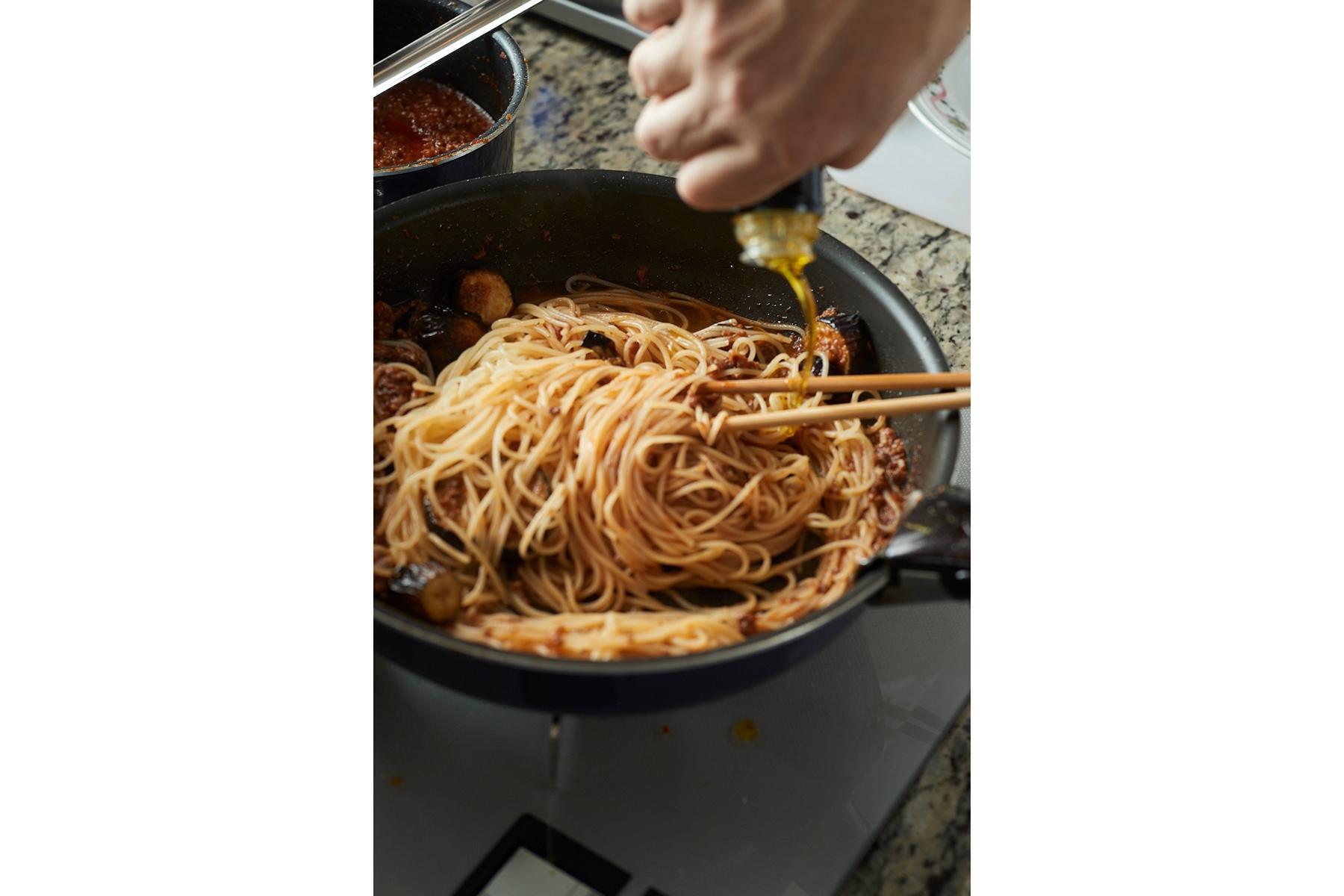 パスタとソースを合わせる