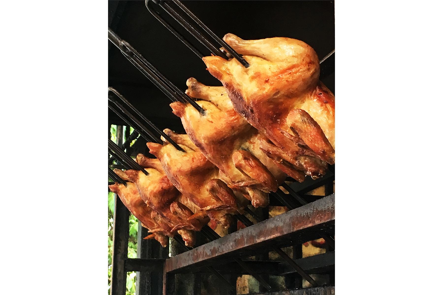 タイ・チェンマイ「SPChicken」の鶏の丸焼き