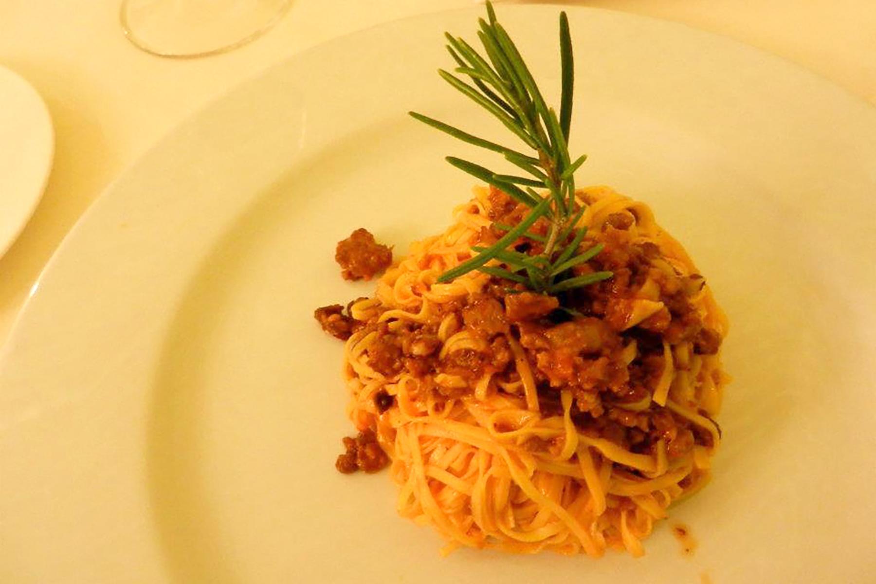 イタリア・アルバ「ENOCLUB」のタヤリン