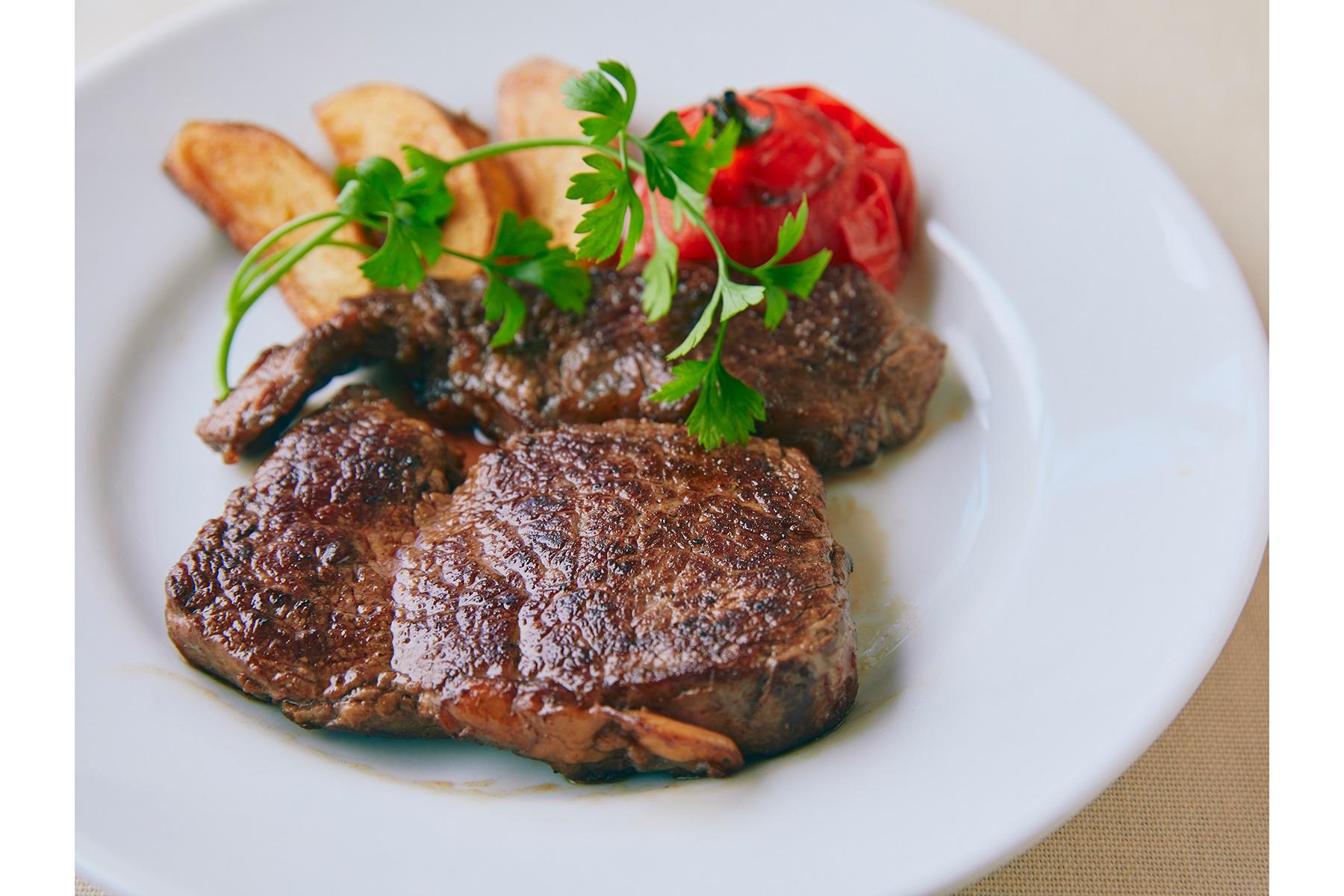 大阪・北新地「VENISON by terra」（ベニソン バイ テッラ）の放草牛のリブロースステーキ