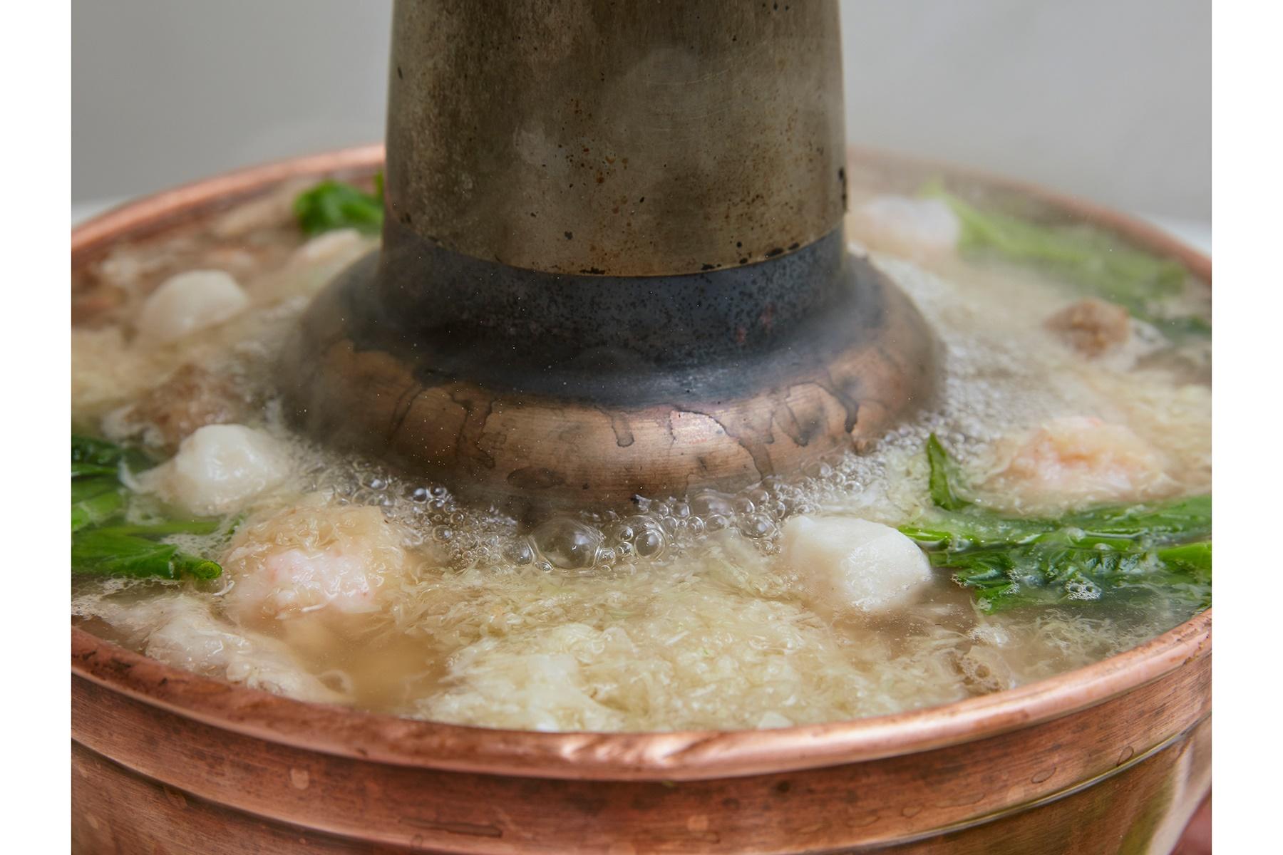 台湾・台北「圍爐」（ウェイルー）の酸菜白肉火菜鍋