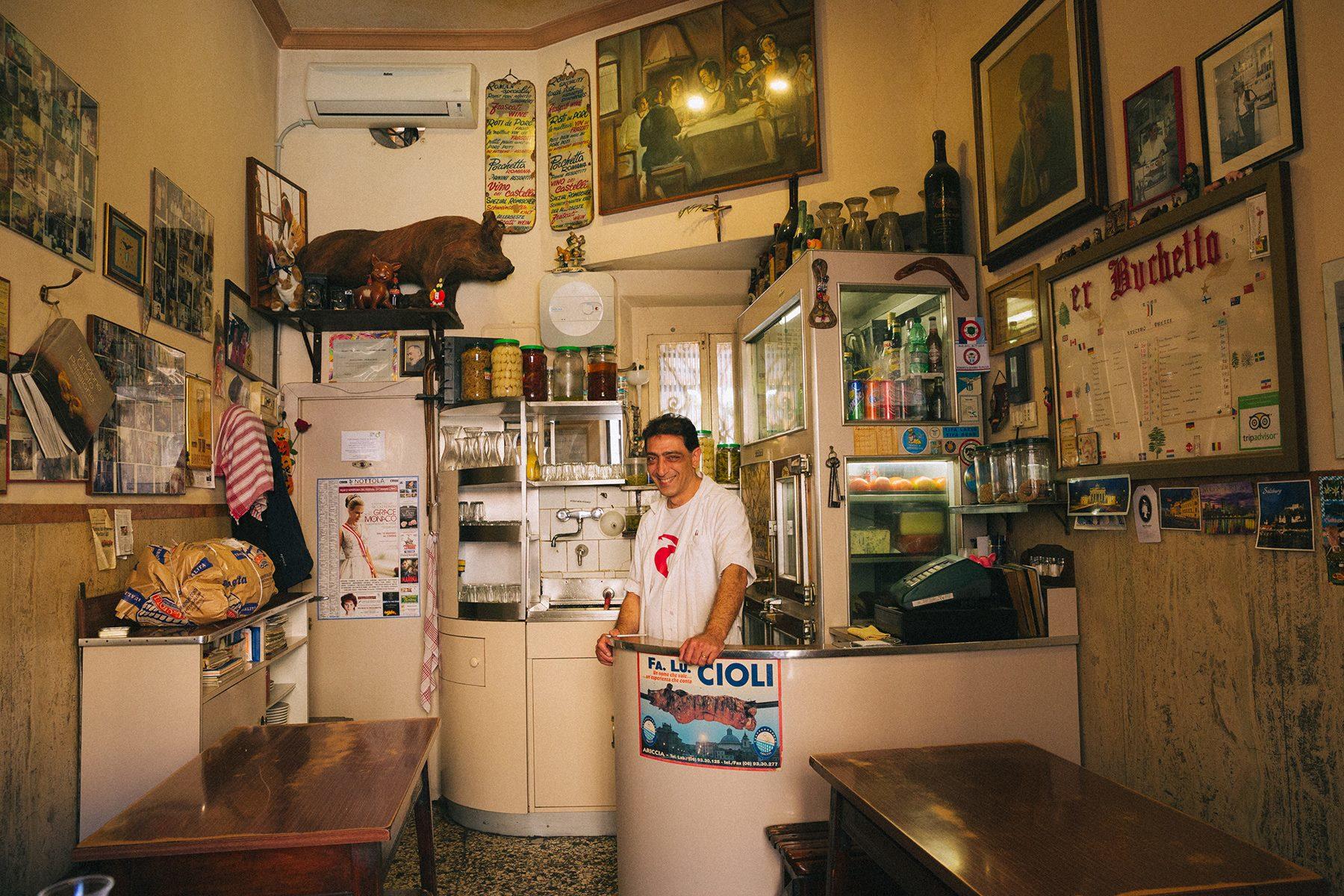 イタリア・ローマ「Er Buchetto」店内