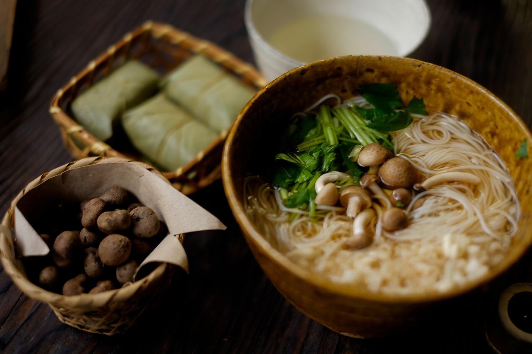 奈良・三輪「そうめん處 森正」の素麺と柿の葉寿司