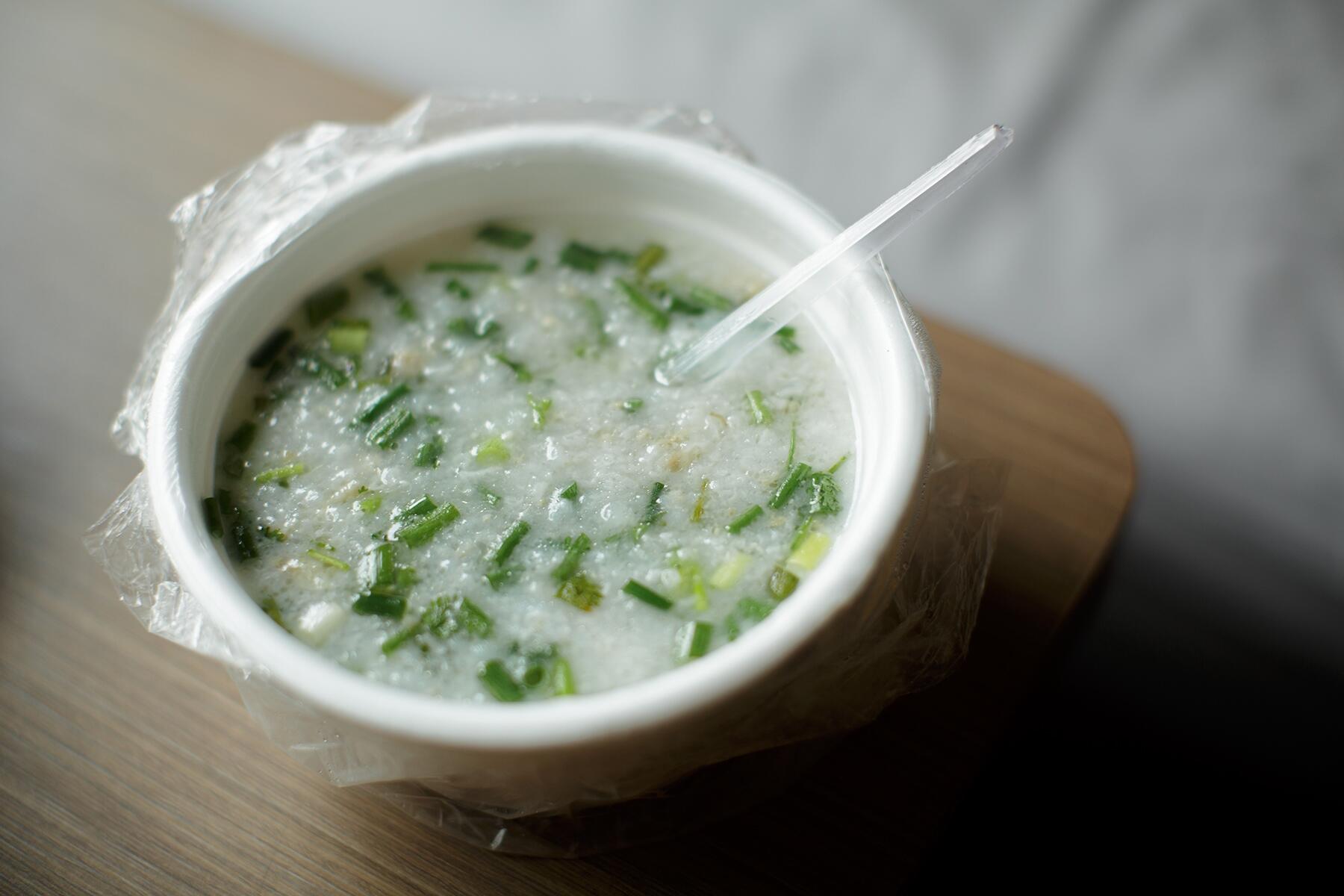 ベトナムの統一鉄道の中で、朝に食べたお粥