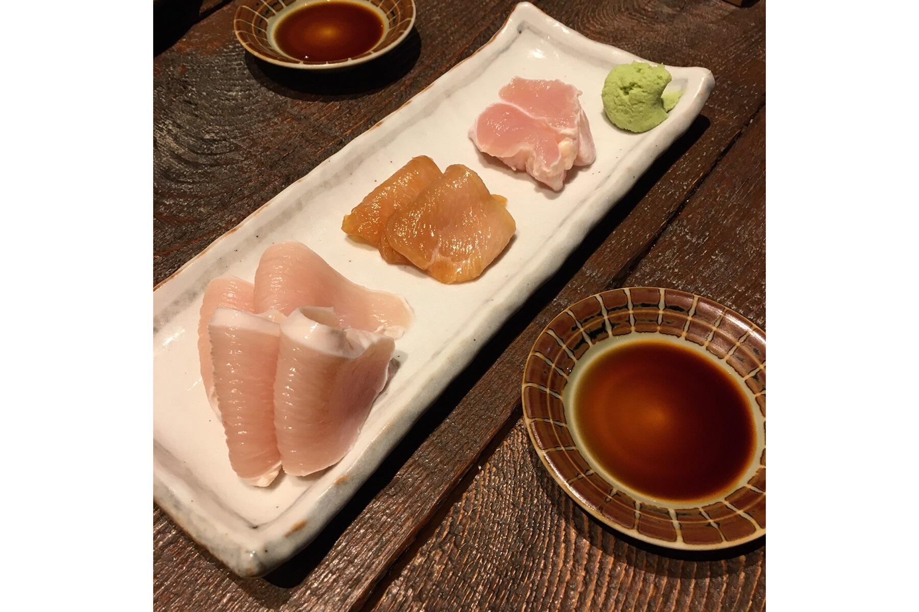 東京・大井町「若鳥焼き もばら」の鶏刺し