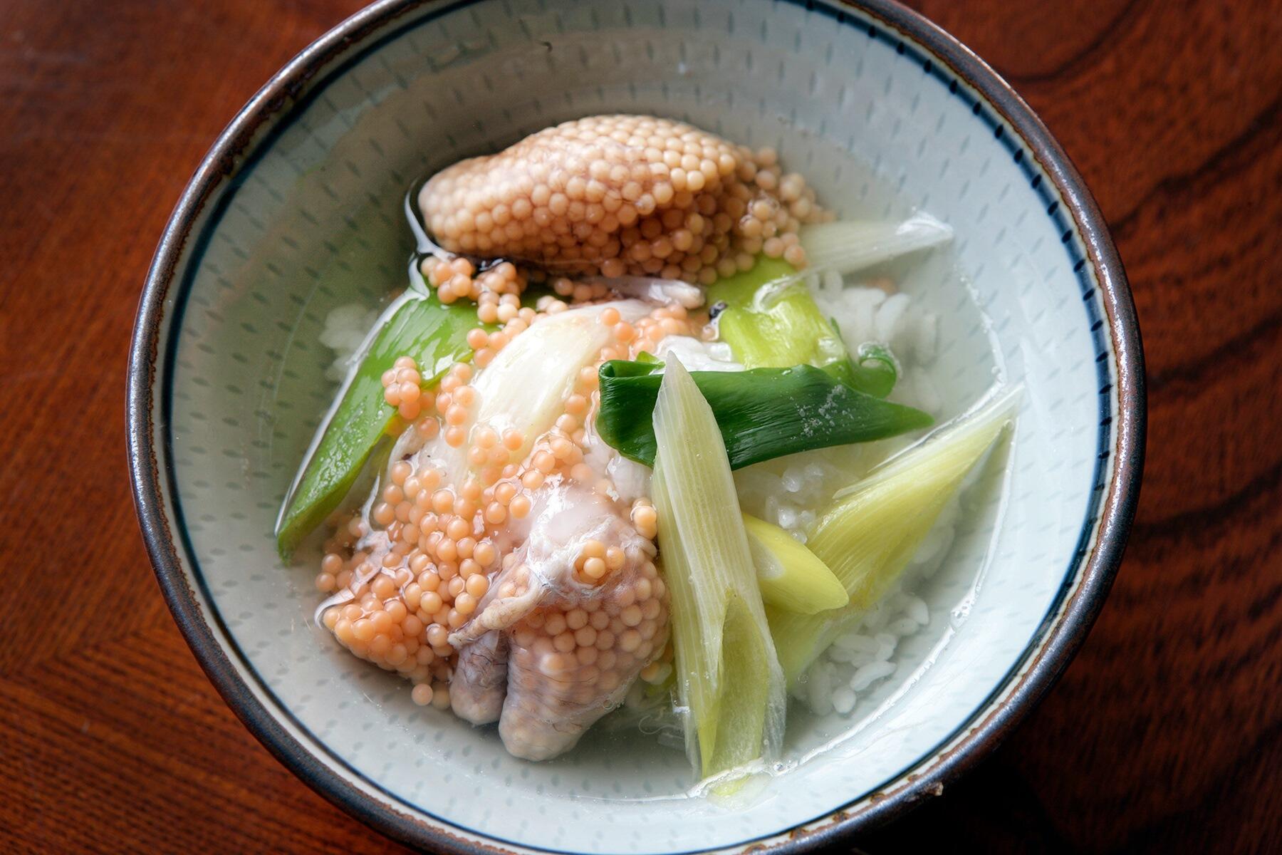 秋田・男鹿半島「亀寿司食堂」のしょっつる雑炊