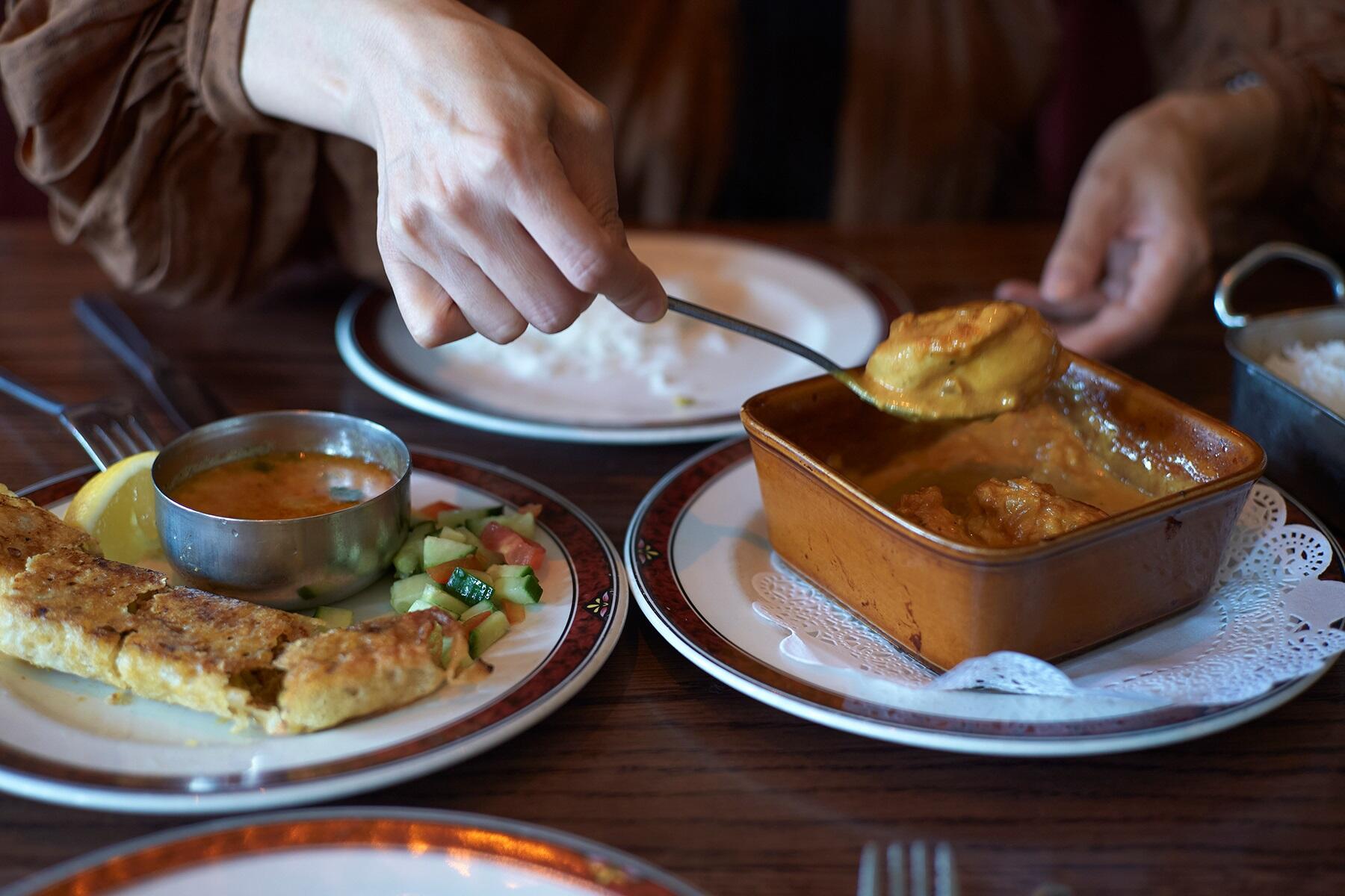 スコットランド・グラスゴー「インド料理mother india cafe」のバターチキンカレーとドーサ