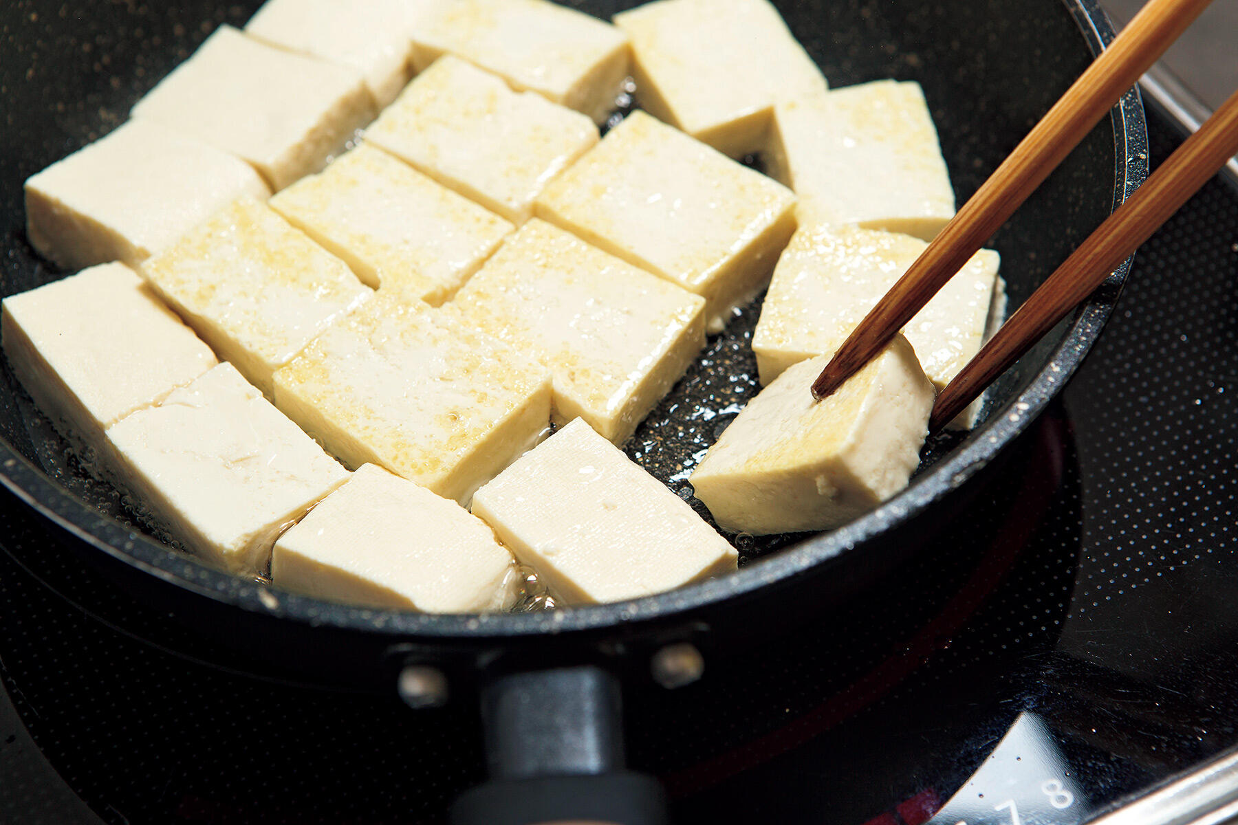 豆腐を炒める