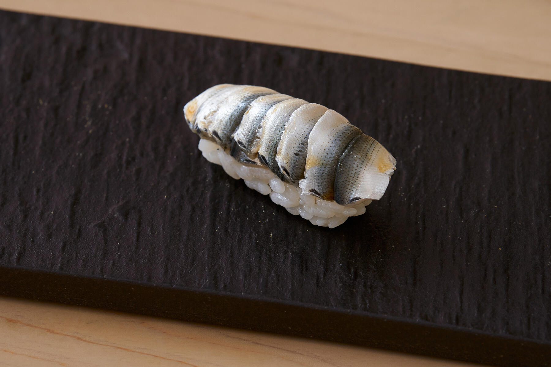 7枚づけの新子の握り。