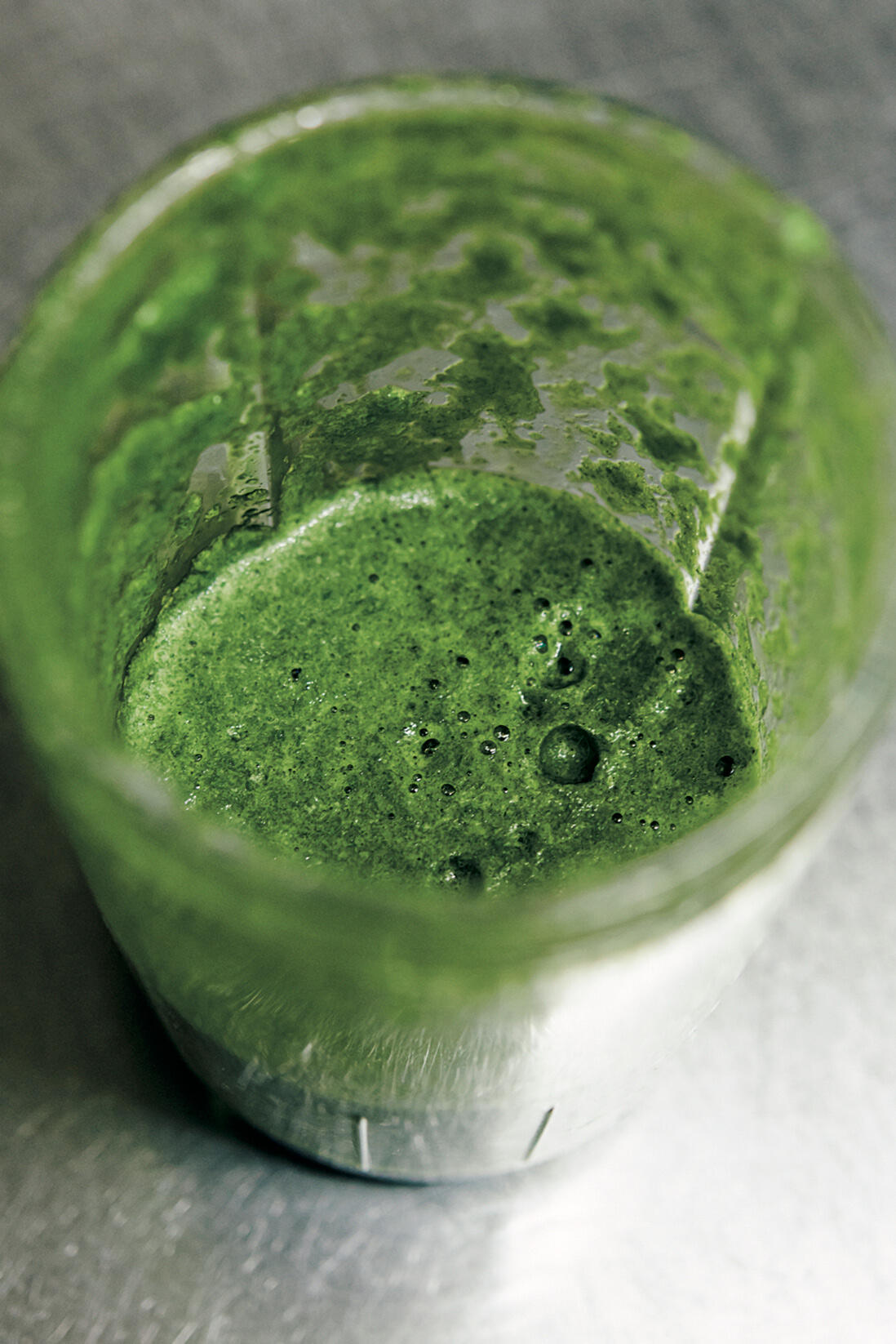 ハーブをペーストにする