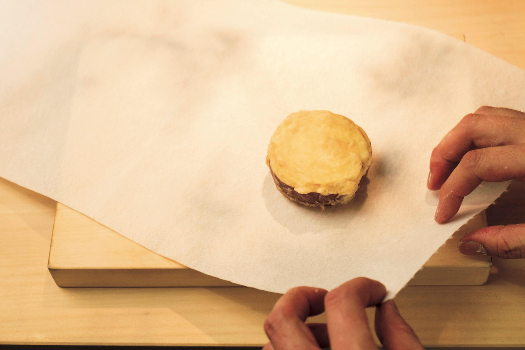 紙で包み、じっくり加熱