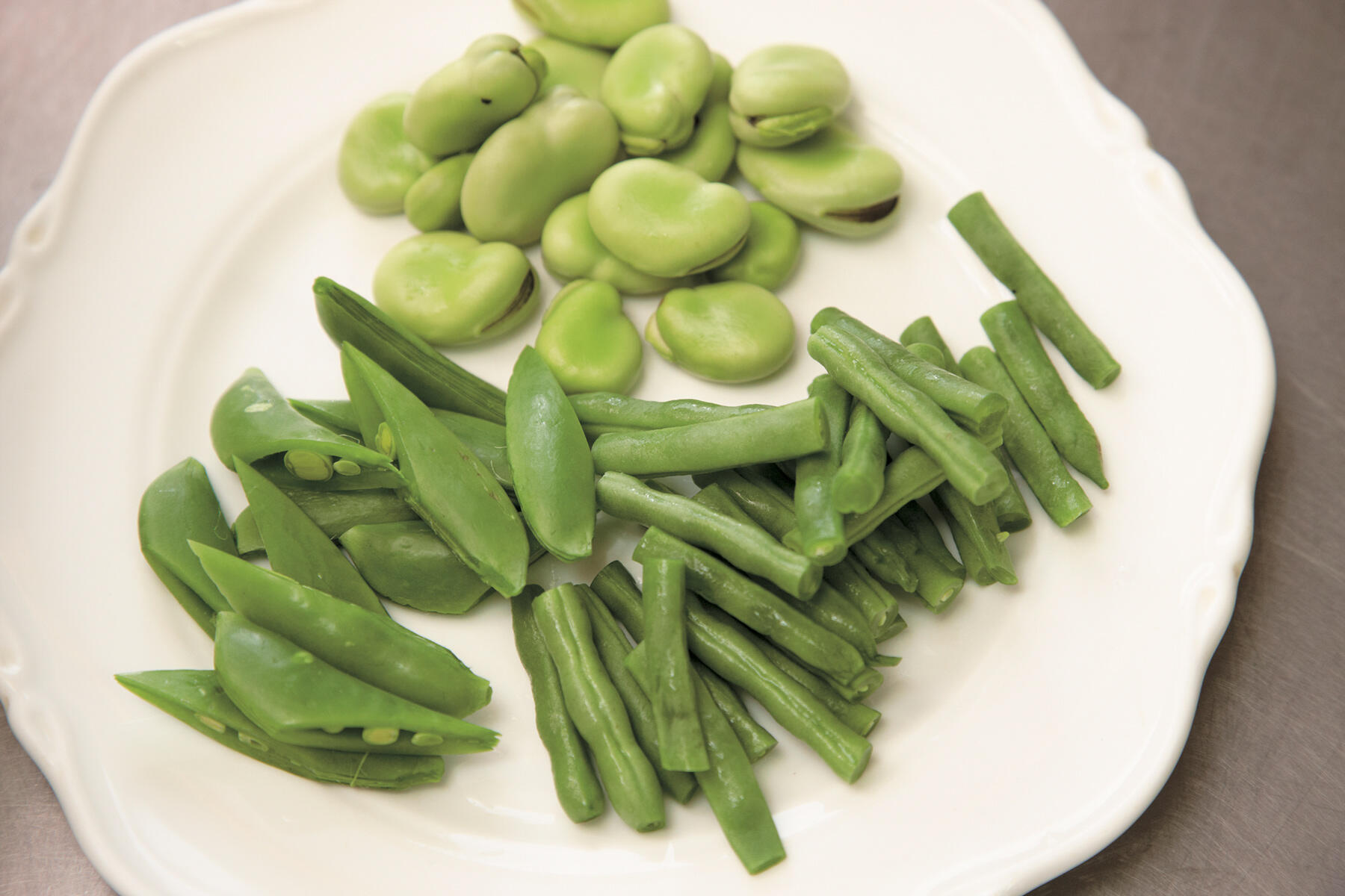 野菜をカットする