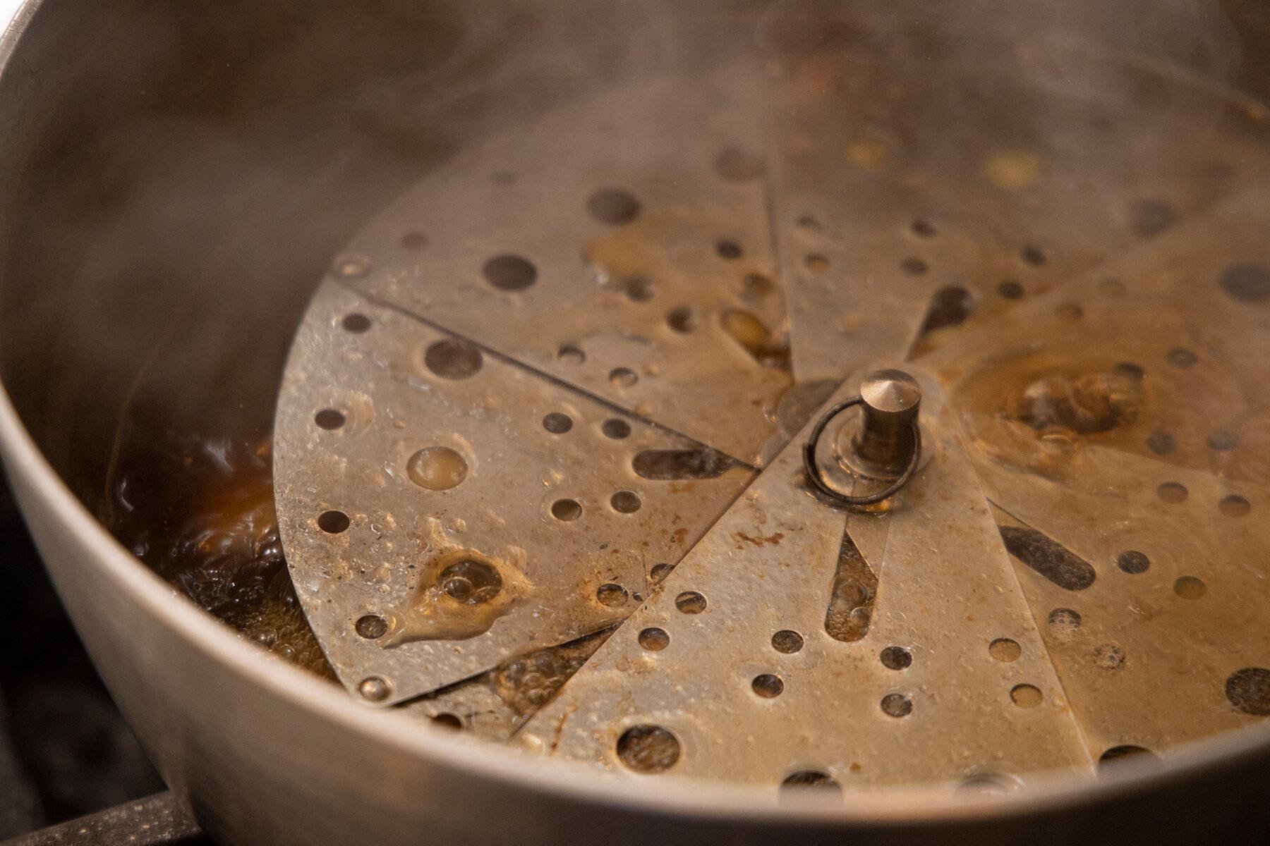 合わせだしを入れて落とし蓋をし、15分煮る