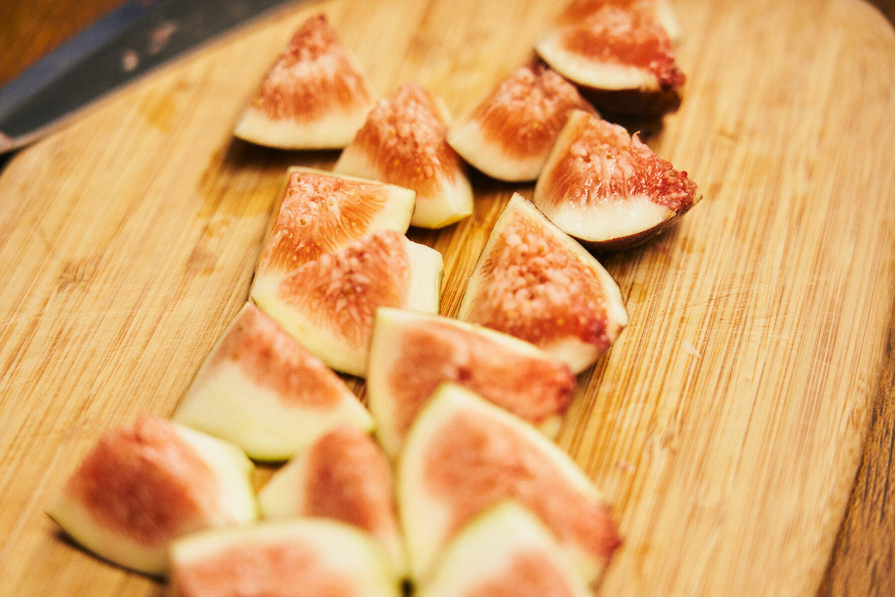 いちじくを切る