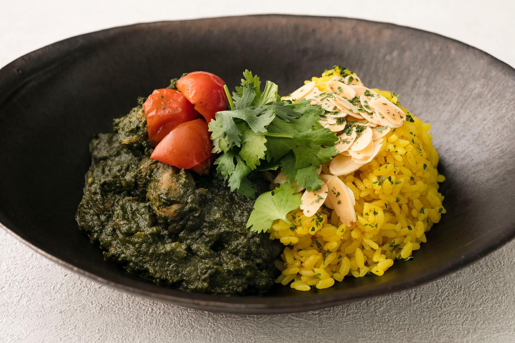 チキンほうれん草サグカレー 12種スパイスと胡麻油仕立て