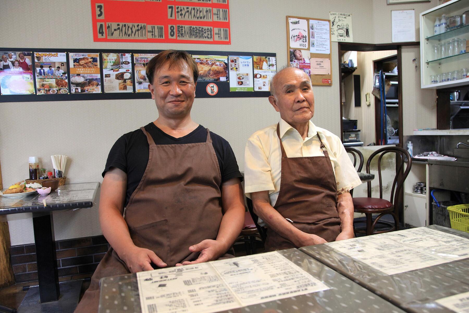 初代店主の鬼頭斗(はかる)さん、2代目の稔さん