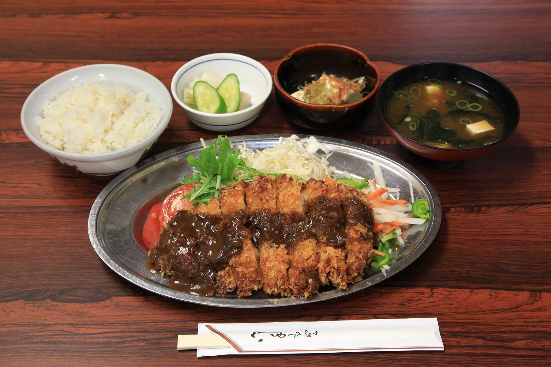 とんかつ定食C