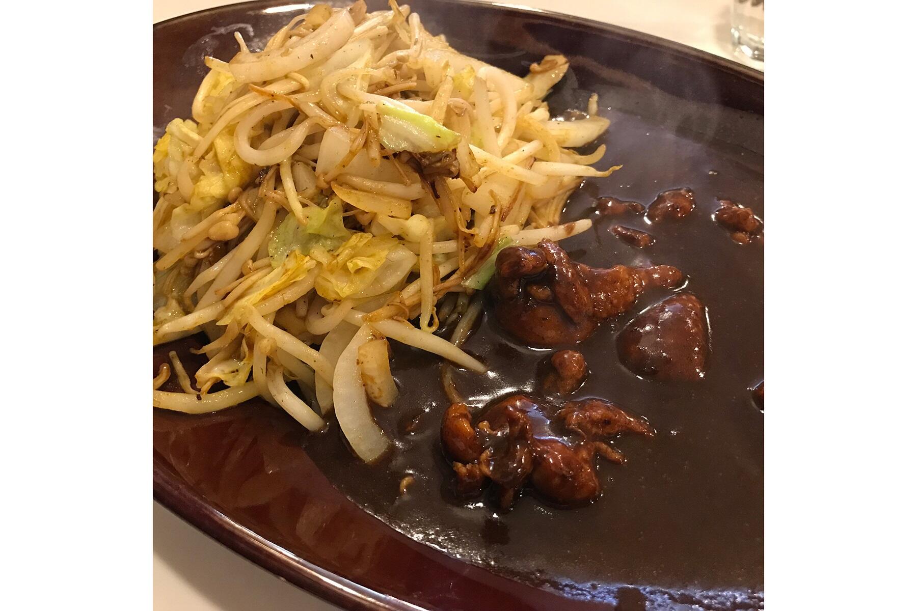 新橋の「みぼうじんカレー」の野菜炒めカレー