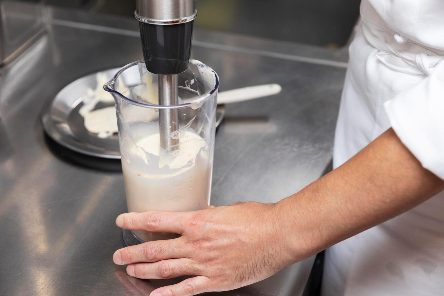 なめらかになるまで混ぜる