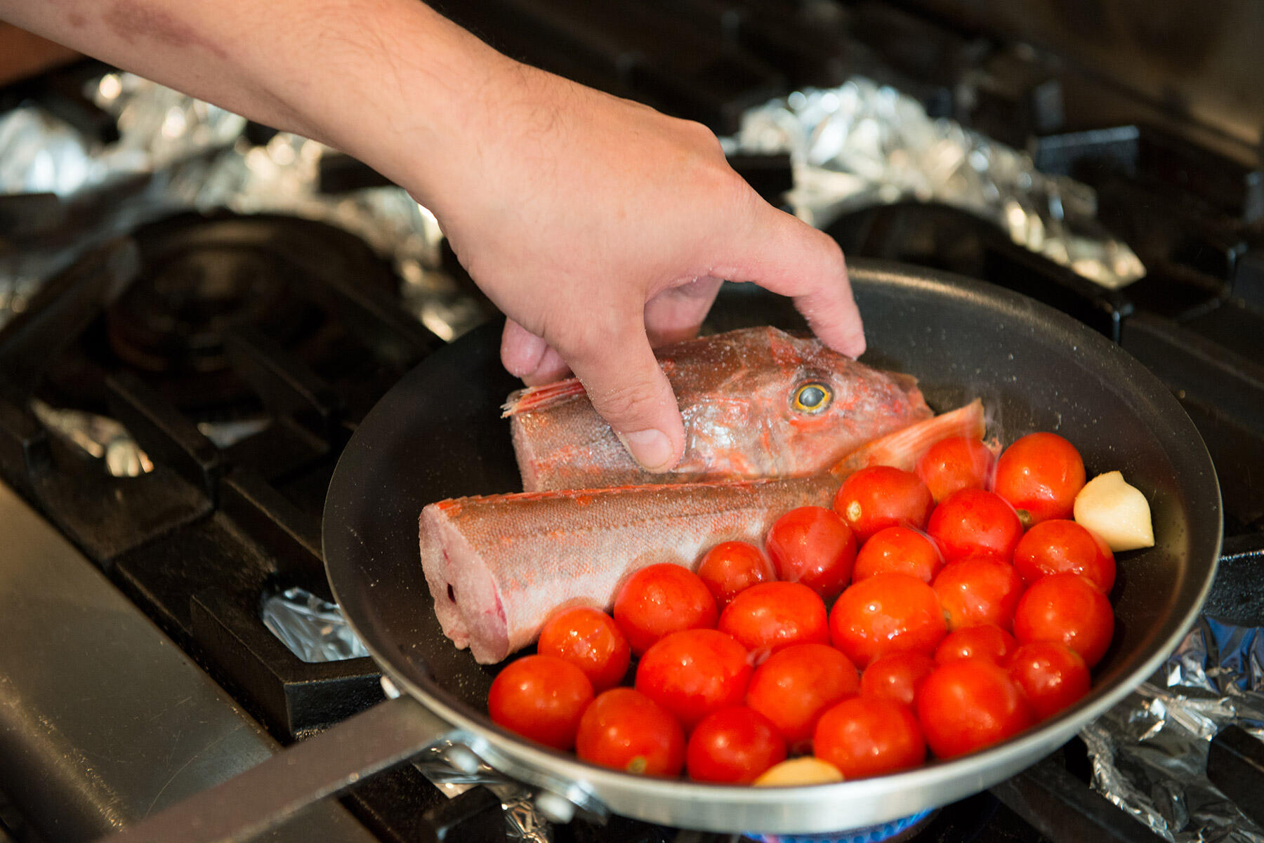 ホウボウを入れ水を入れる