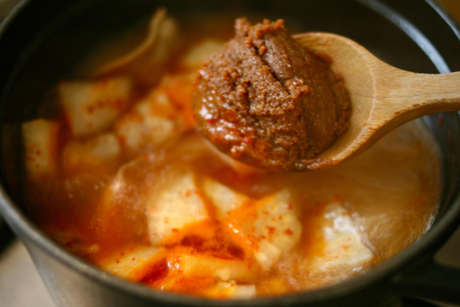 味噌を溶かす