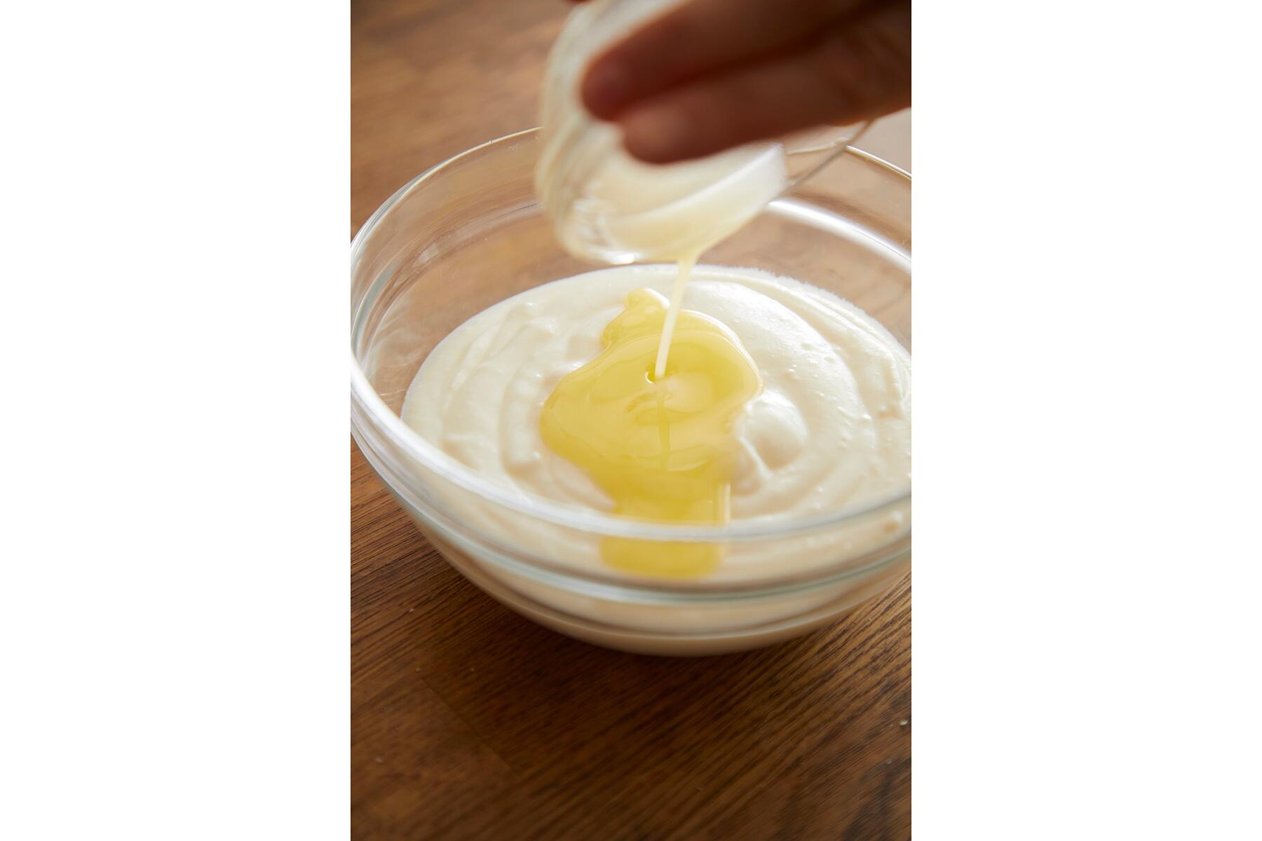 ベシャメルソースにバターを加える