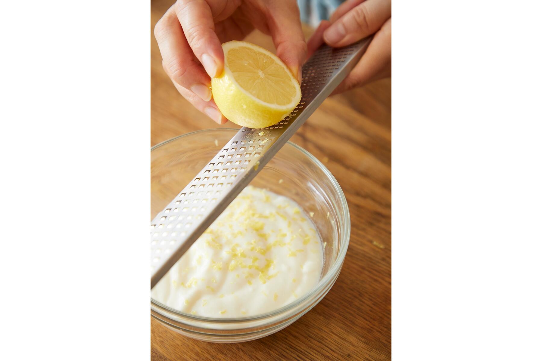 レモンの皮をする
