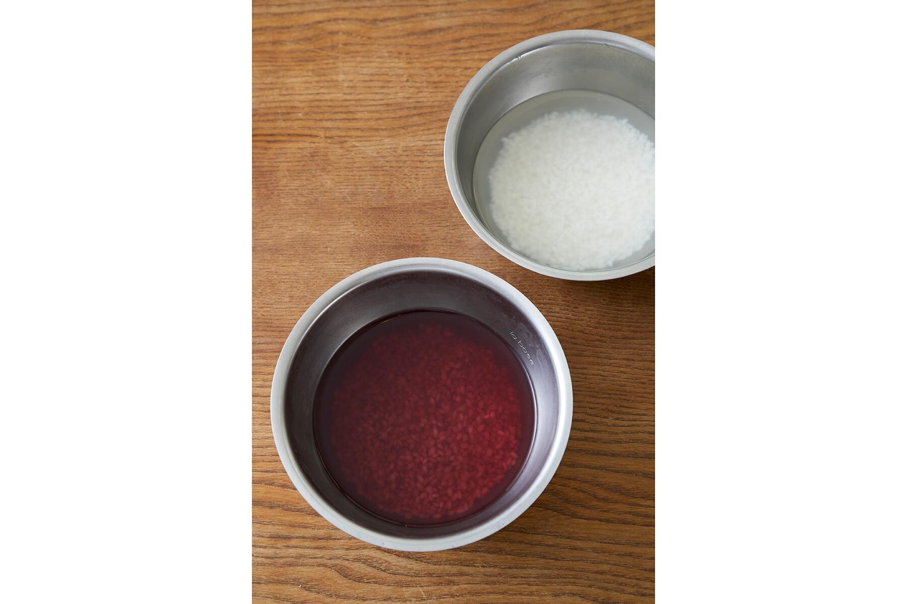 もち米を吸水させる