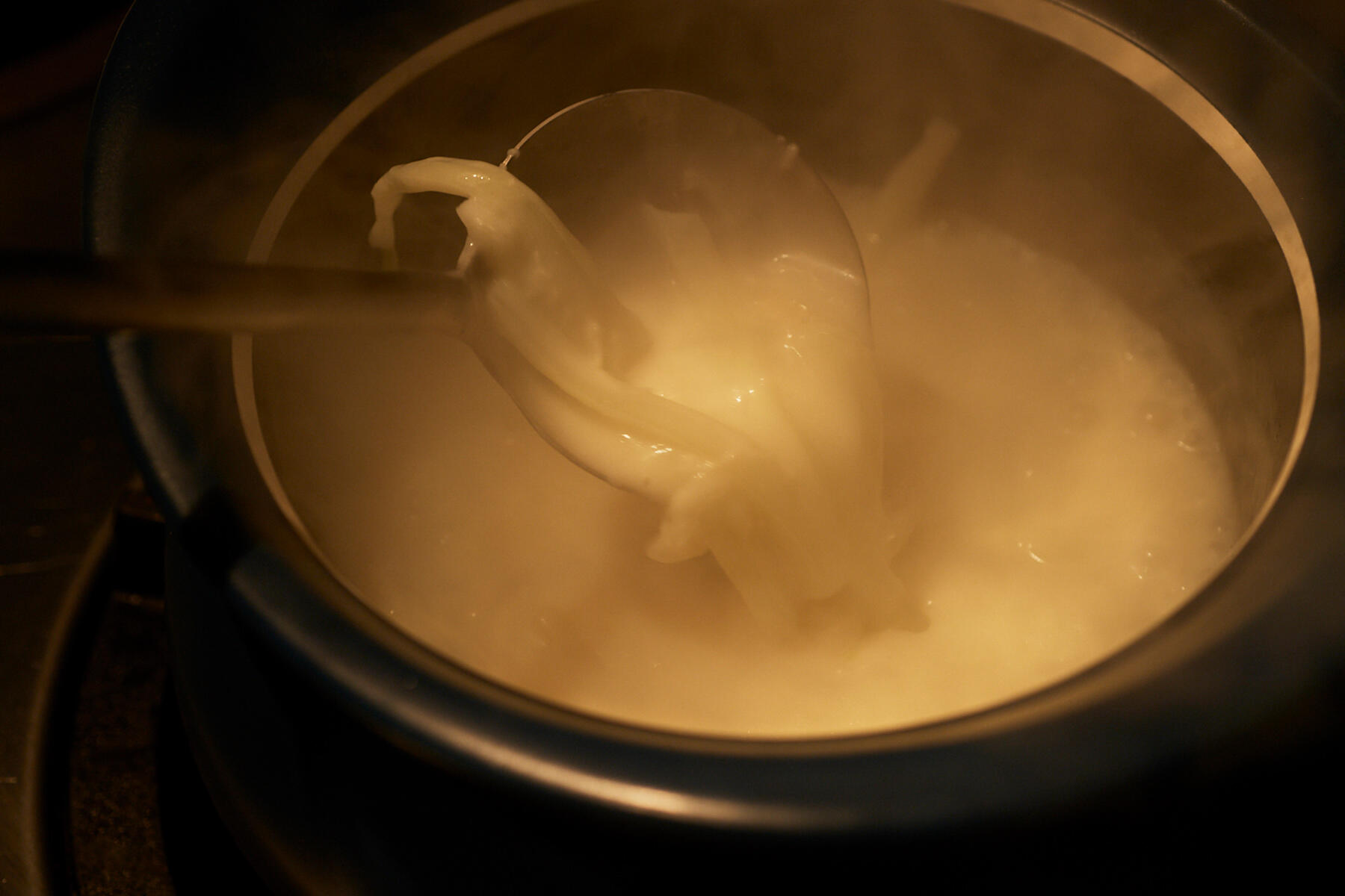 生クリームを加える