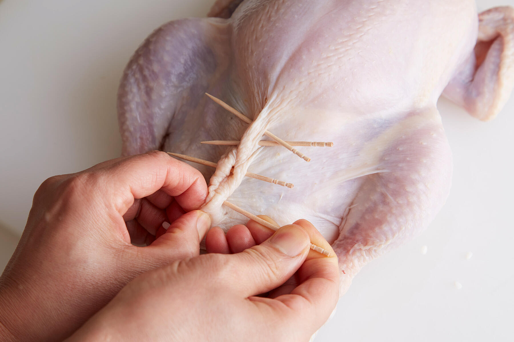 つまようじとたこ糸で留める