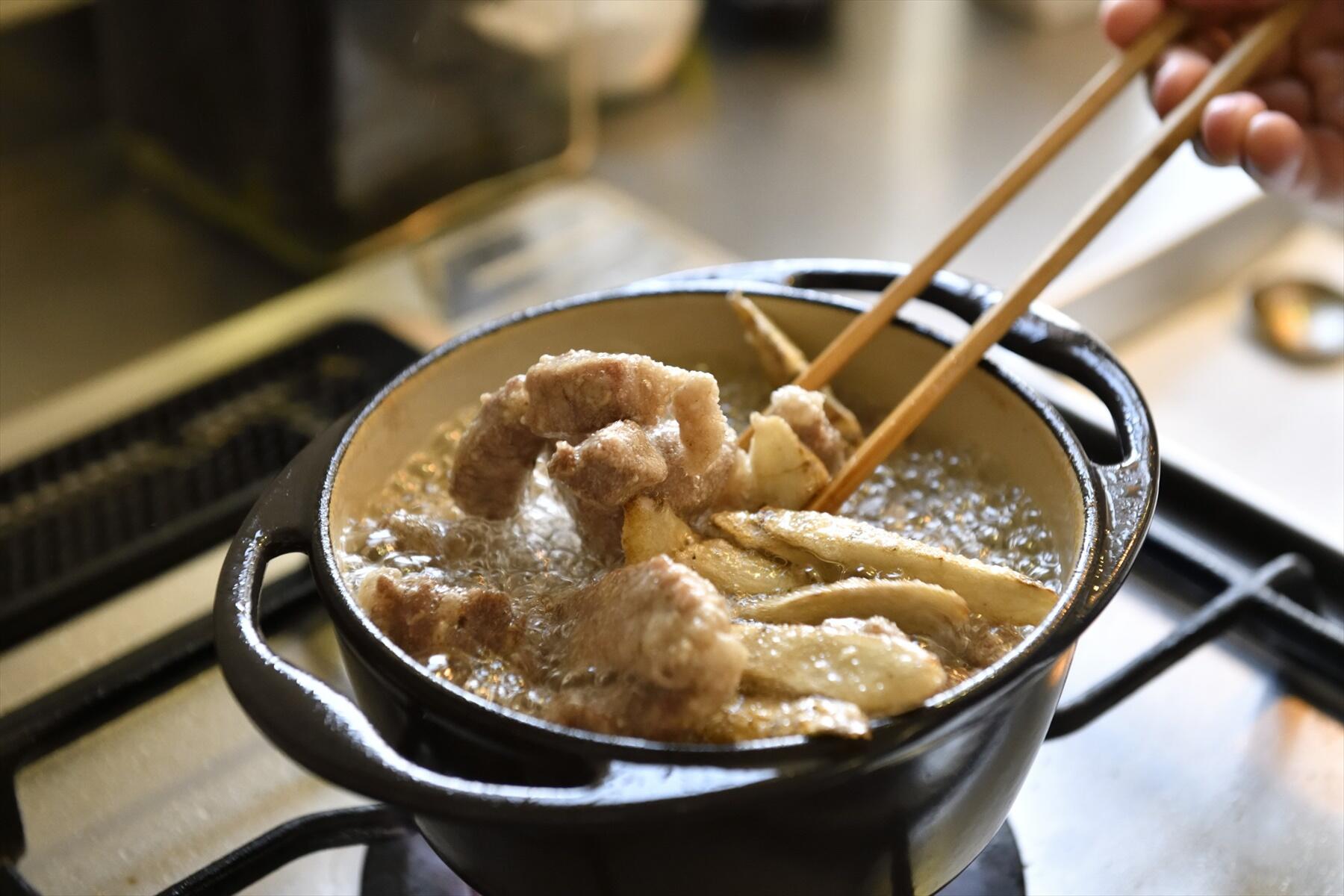 調理中のフライパン