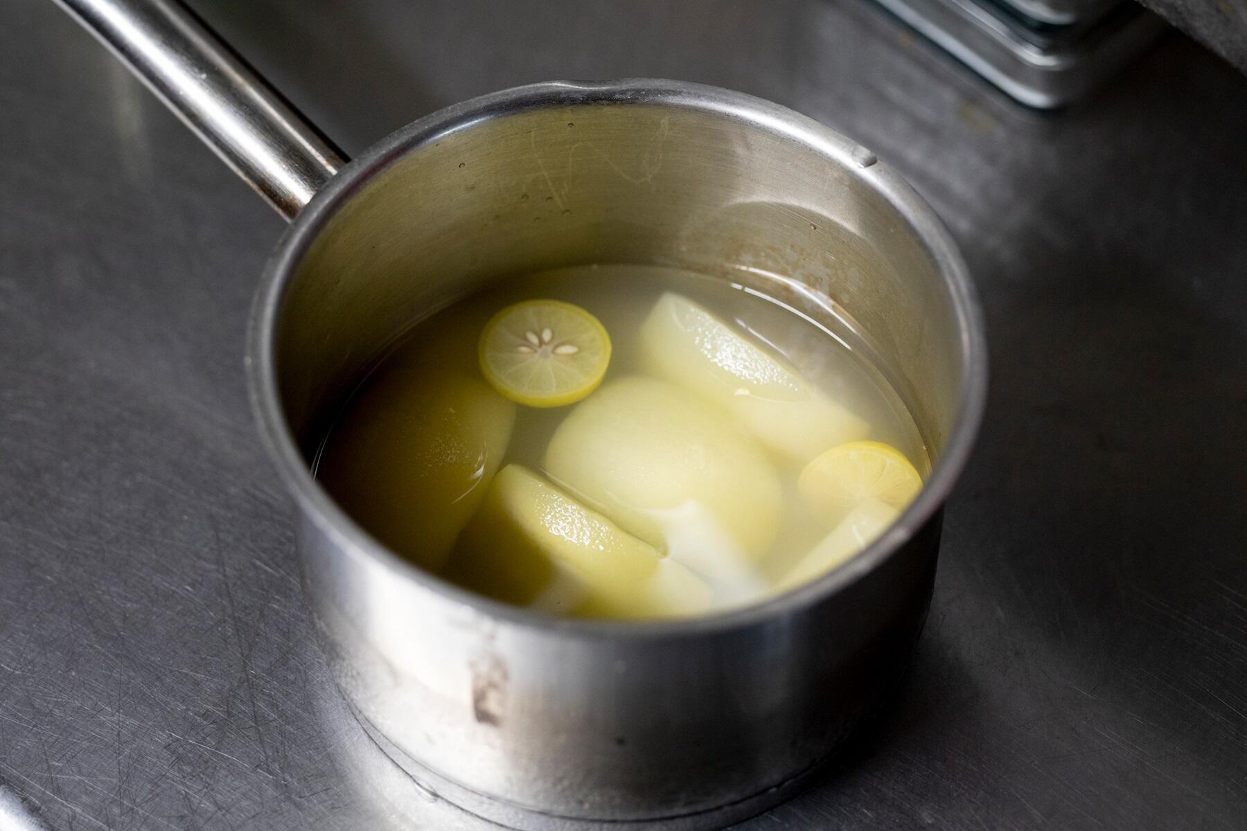 りんごのコンポートをつくる